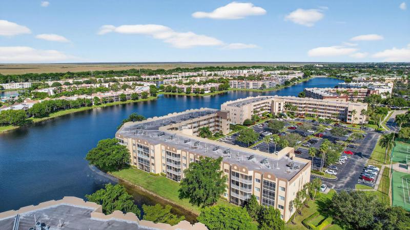  Condo & Townhome Photos