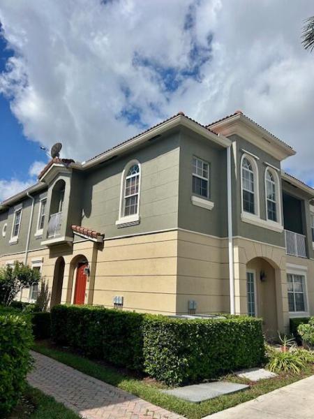  Condo & Townhome Photos