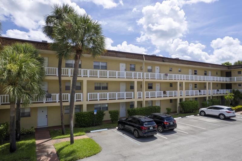  Condo & Townhome Photos