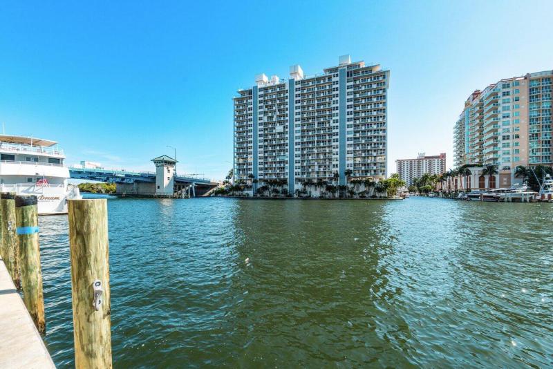  Condo & Townhome Photos