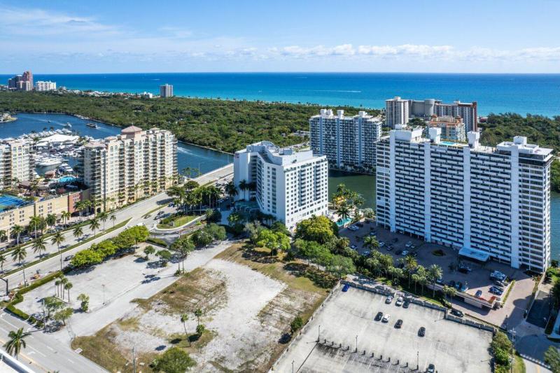  Condo & Townhome Photos