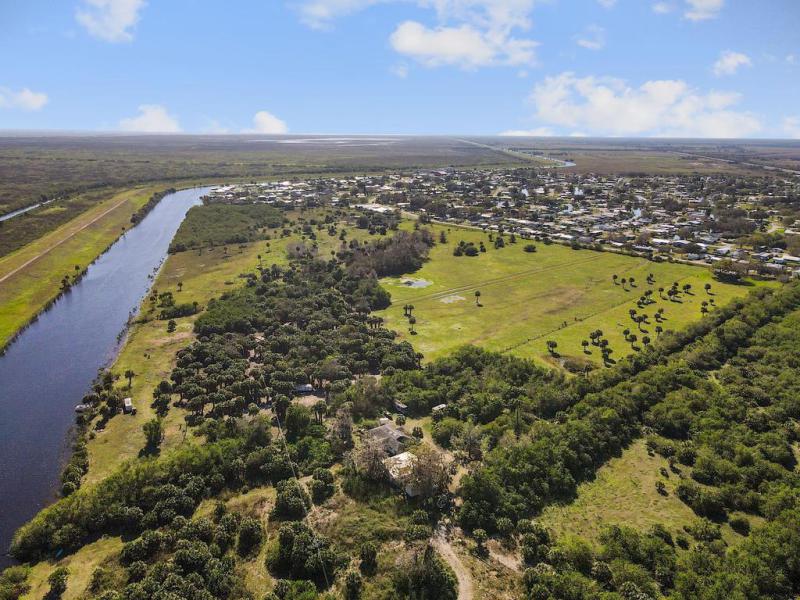  Commercial & Industrial Land Images 