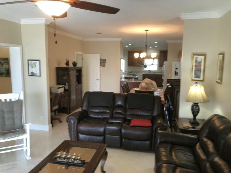  Condo & Townhome Photos