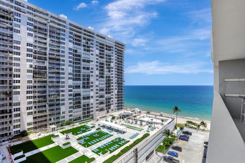  Condo & Townhome Photos