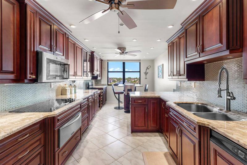  Condo & Townhome Photos