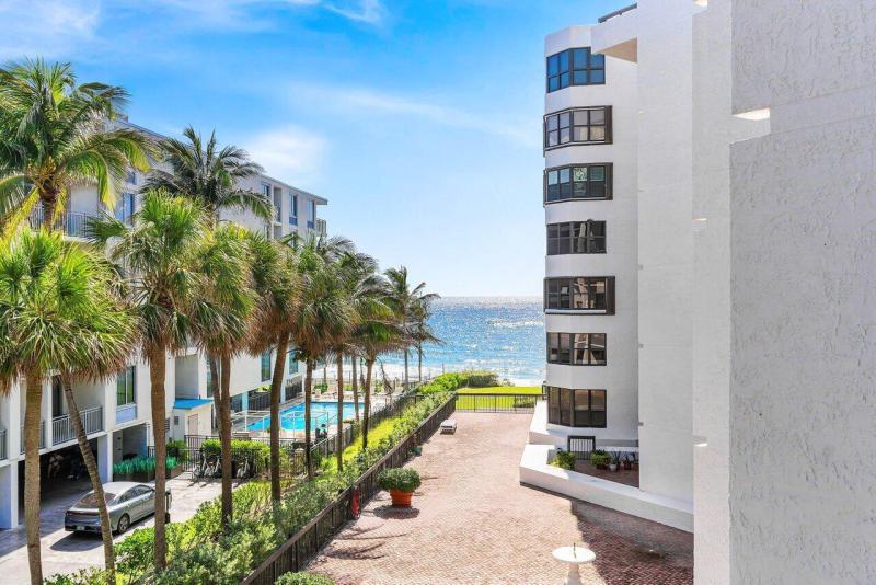  Condo & Townhome Photos