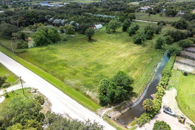  Commercial & Industrial Land Images 