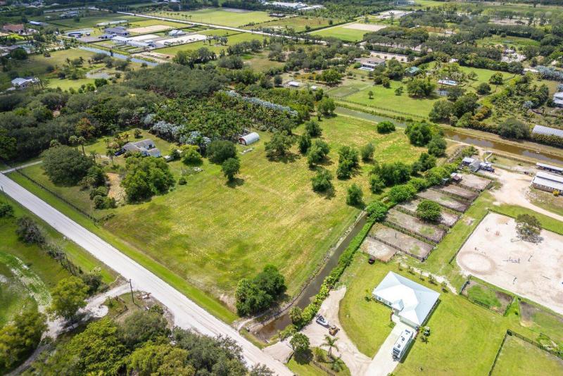  Commercial & Industrial Land Images 