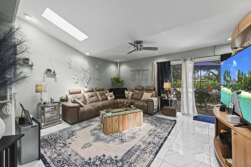  Condo & Townhome Photos