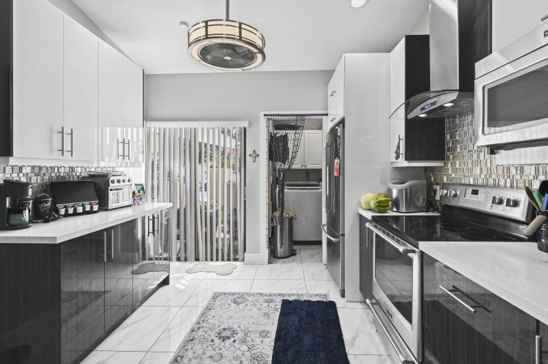  Condo & Townhome Photos