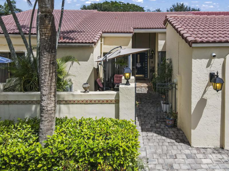  Condo & Townhome Photos
