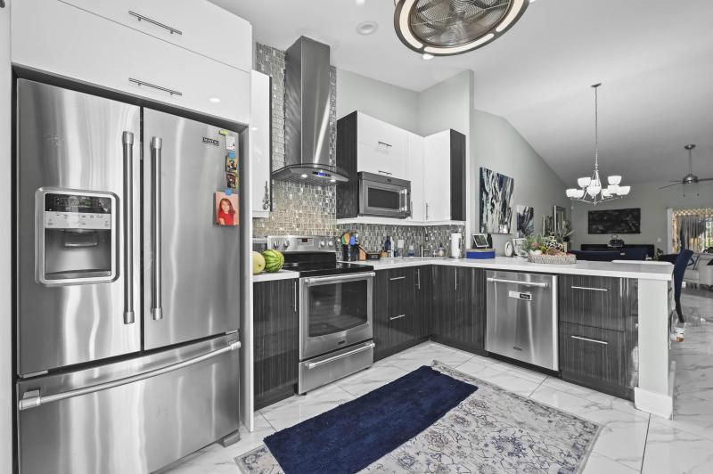  Condo & Townhome Photos