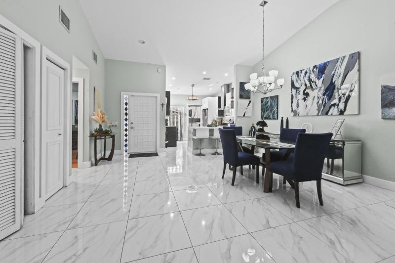  Condo & Townhome Photos