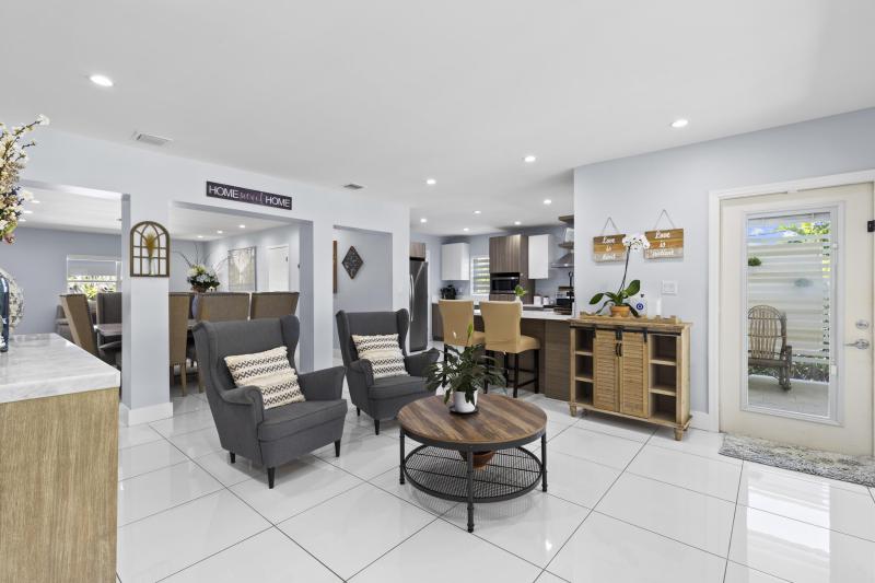  Single Family Homes Photo 14:  Miami Springs,  FL 33166