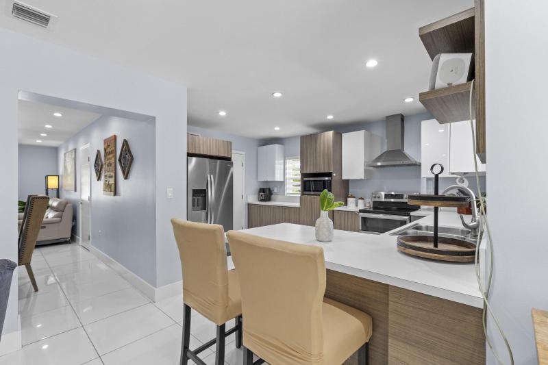  Single Family Homes Photo 16:  Miami Springs,  FL 33166