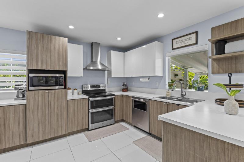  Single Family Homes Photo 17:  Miami Springs,  FL 33166