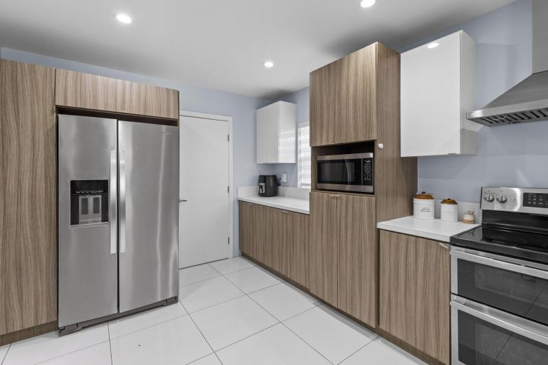  Single Family Homes Photo 19:  Miami Springs,  FL 33166