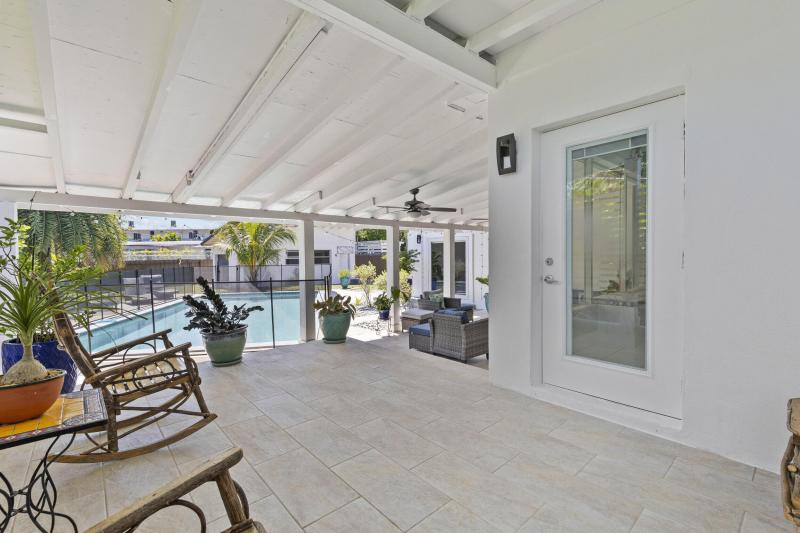  Single Family Homes Photo 21:  Miami Springs,  FL 33166