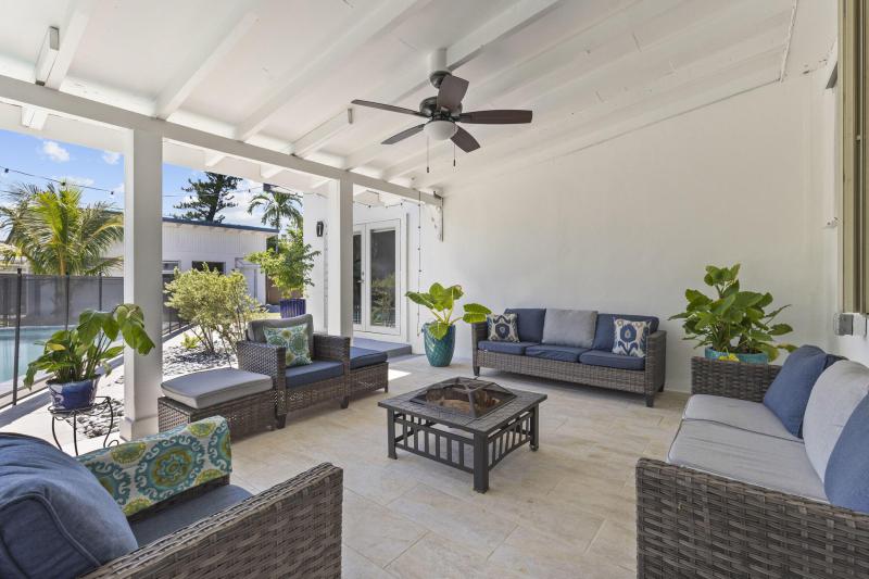  Single Family Homes Photo 23:  Miami Springs,  FL 33166