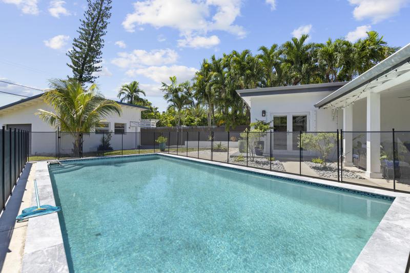  Single Family Homes Photo 25:  Miami Springs,  FL 33166