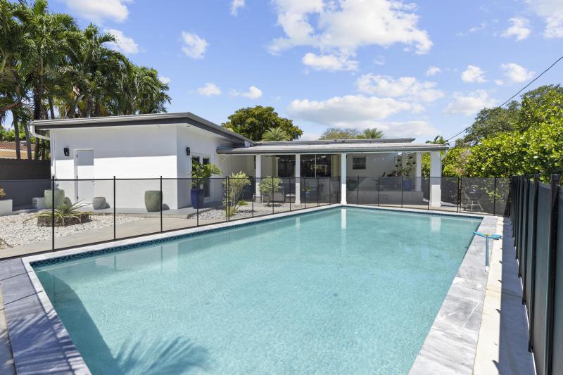  Single Family Homes Photo 27:  Miami Springs,  FL 33166