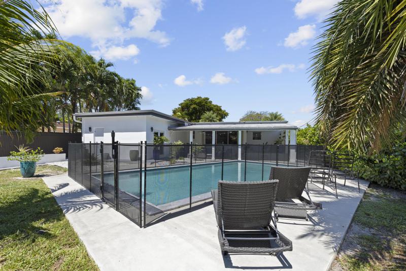  Single Family Homes Photo 28:  Miami Springs,  FL 33166