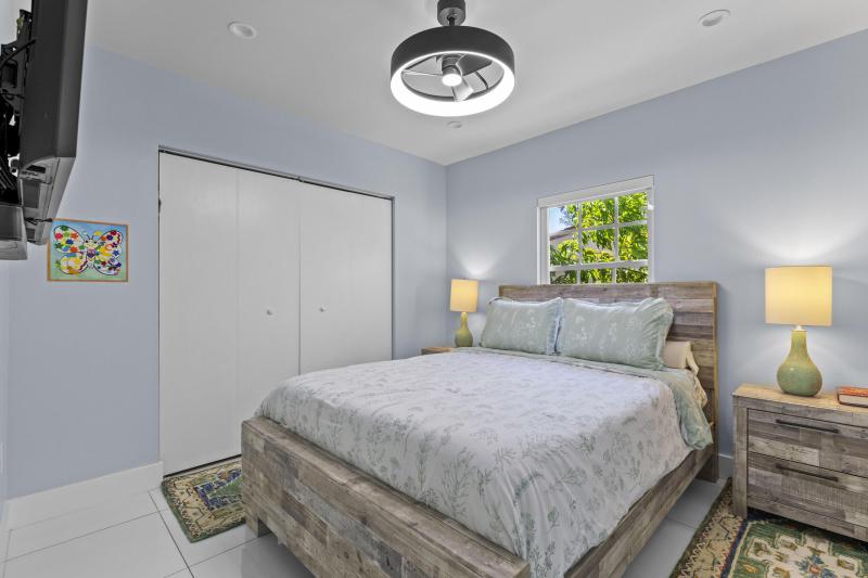  Single Family Homes Photo 37:  Miami Springs,  FL 33166