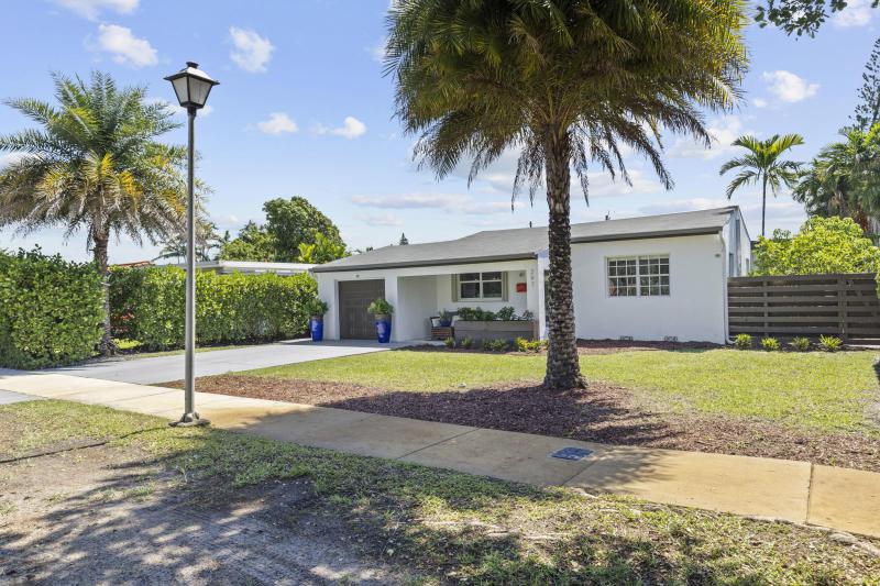  Single Family Homes Photo 4:  Miami Springs,  FL 33166