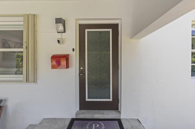  Single Family Homes Photo 6:  Miami Springs,  FL 33166