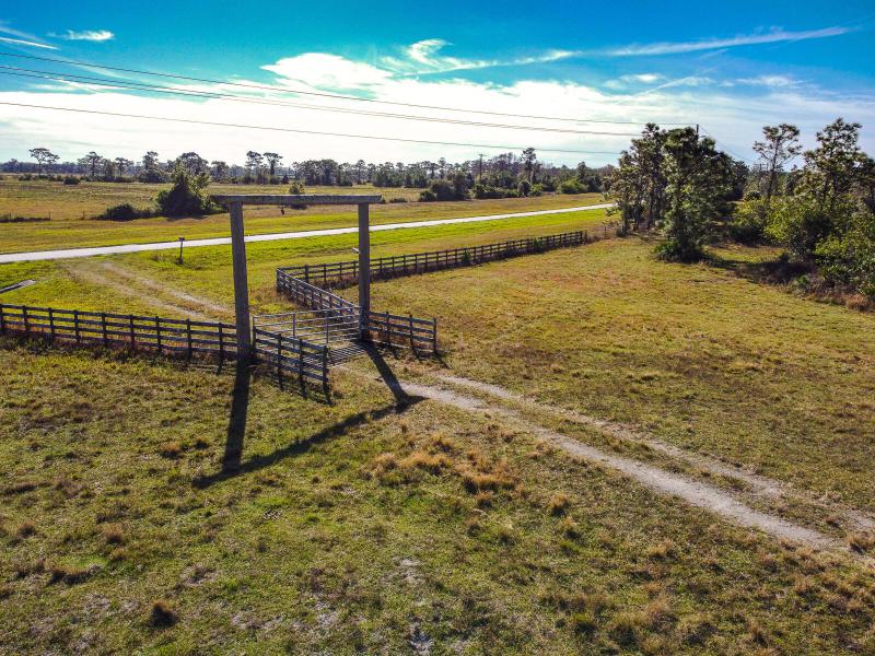  Commercial & Industrial Land Images 