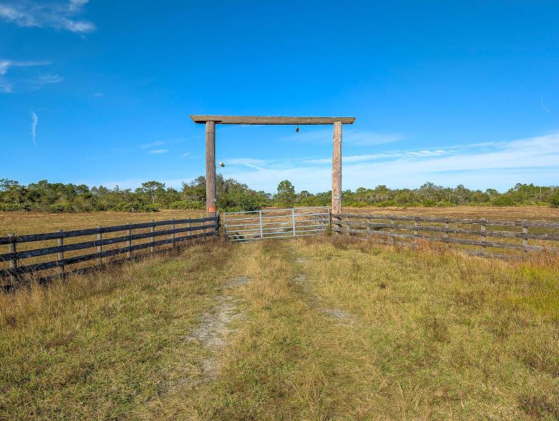  Commercial & Industrial Land Images 