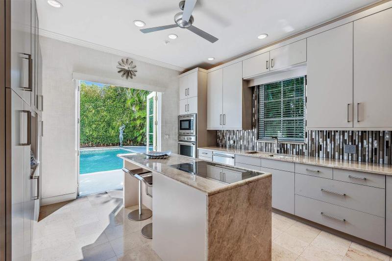  Single Family Homes Photo 15:  Palm Beach,  FL 33480