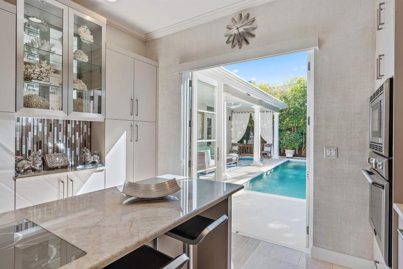 Single Family Homes Photo 16:  Palm Beach,  FL 33480