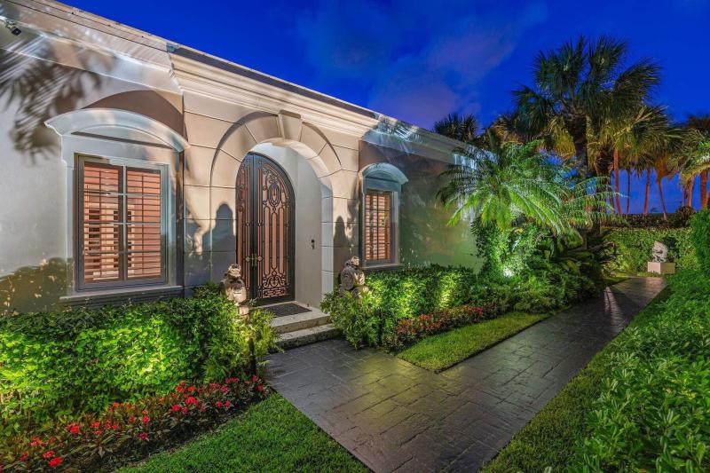  Single Family Homes Photo 2:  Palm Beach,  FL 33480