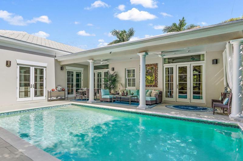 Single Family Homes Photo 23:  Palm Beach,  FL 33480