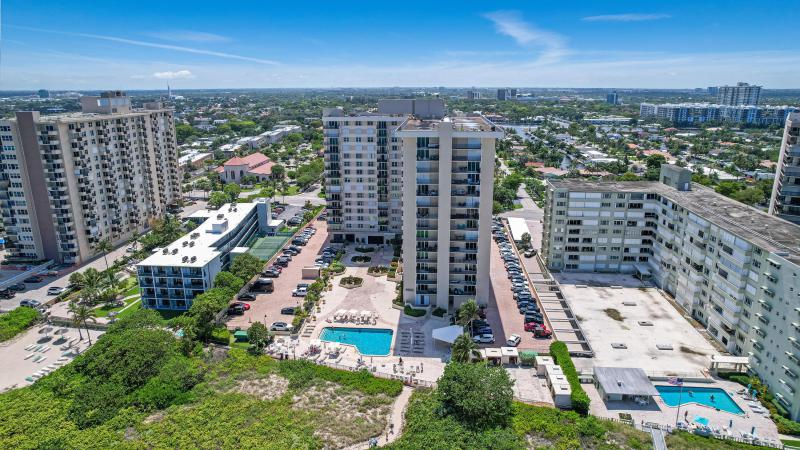  Condo & Townhome Photos