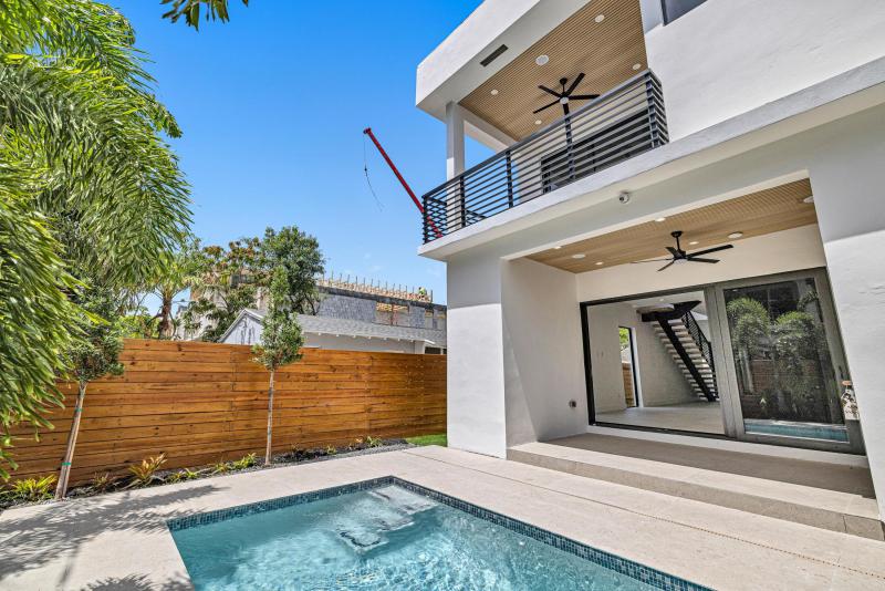  Condo & Townhome Photos