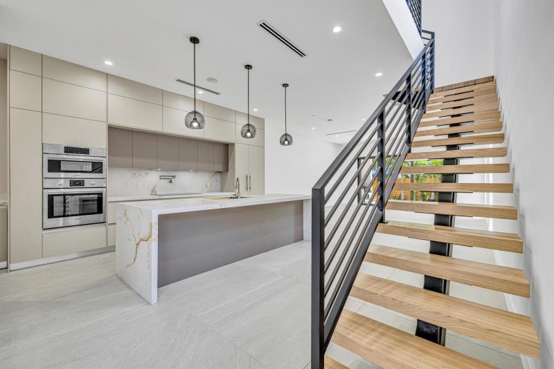  Condo & Townhome Photos