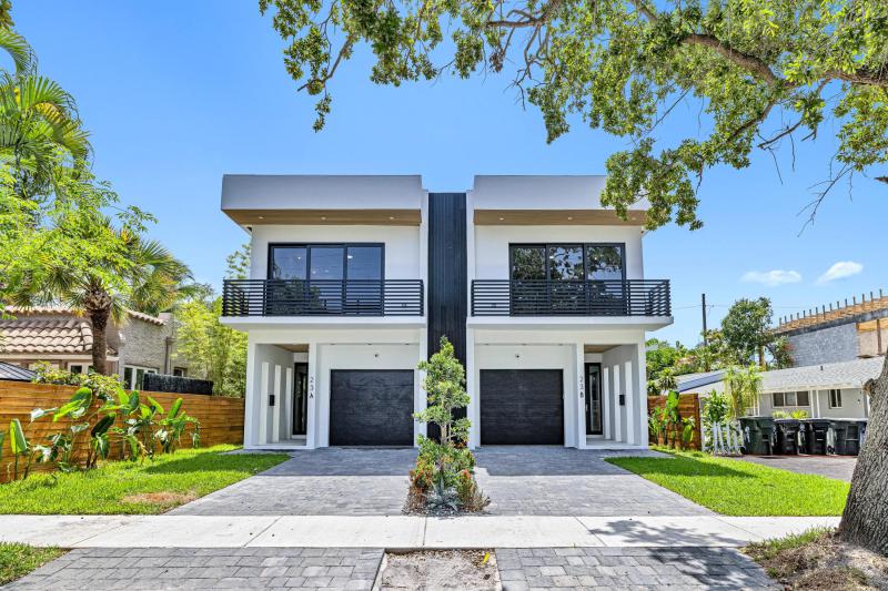  Condo & Townhome Photos