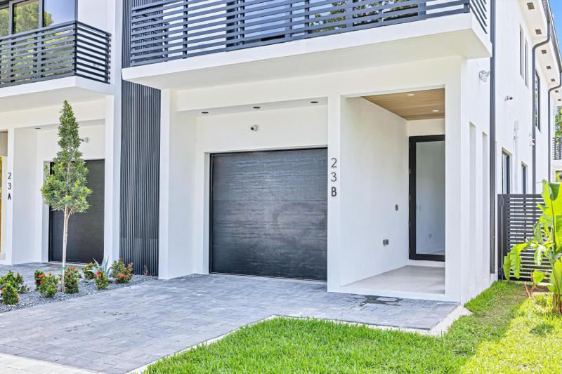  Condo & Townhome Photos