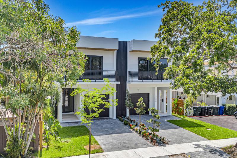  Condo & Townhome Photos