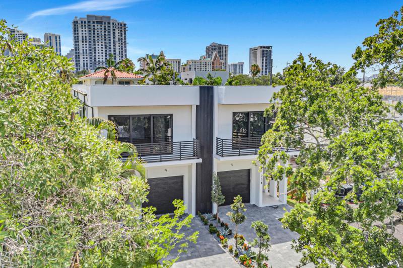  Condo & Townhome Photos