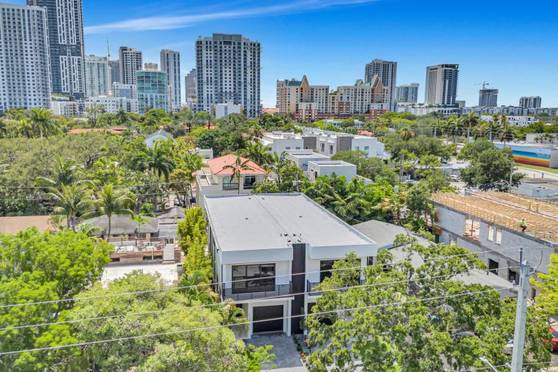  Condo & Townhome Photos