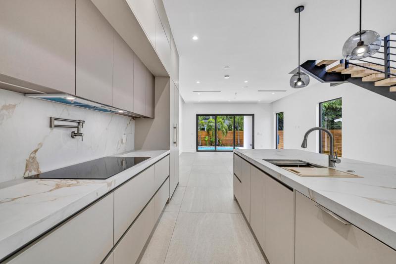  Condo & Townhome Photos