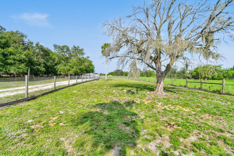  Commercial & Industrial Land Images 