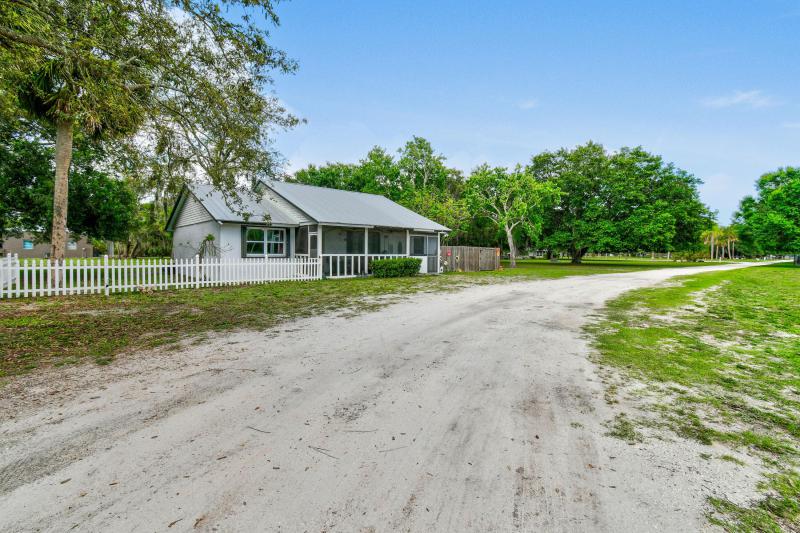  Commercial & Industrial Land Images 