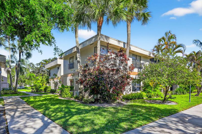  Condo & Townhome Photos