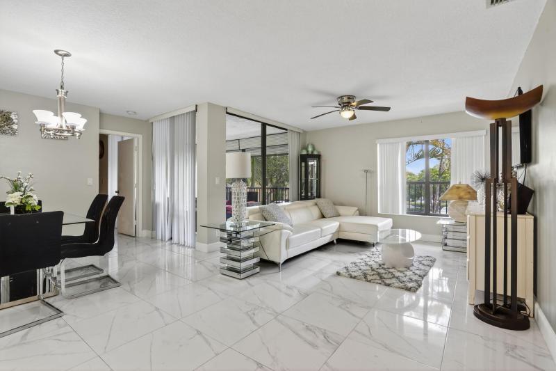  Condo & Townhome Photos