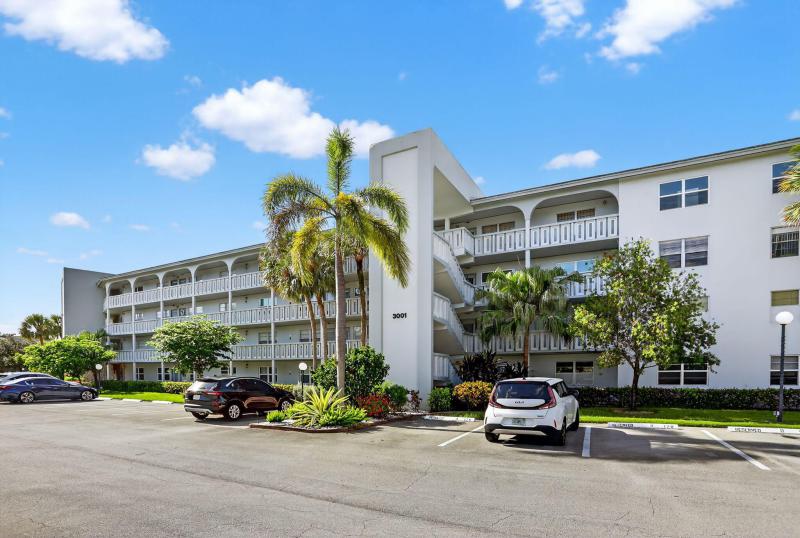  Condo & Townhome Photos