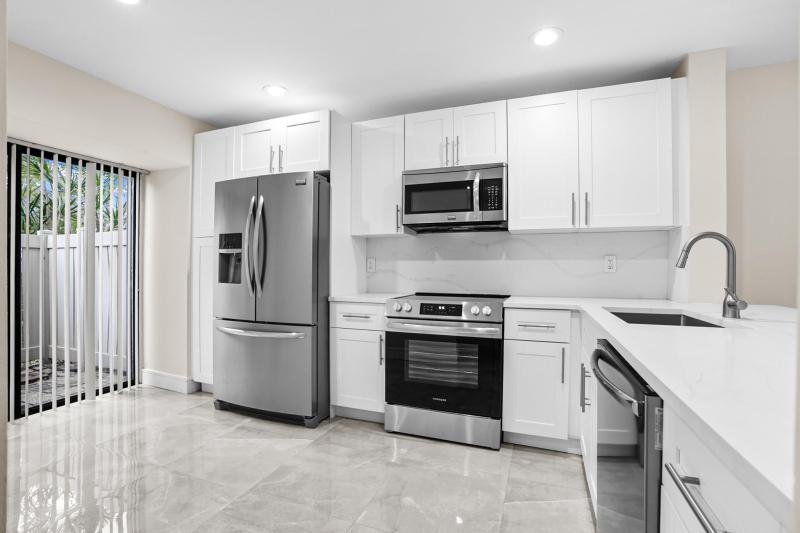  Condo & Townhome Photos